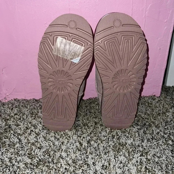 UGG Classic Mini UGG Rubber Logo Boot. - Picture 7 of 9